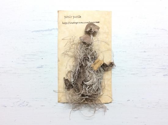 pasir putih 布花キノコブローチ 120 ベージュ わたぐも舎