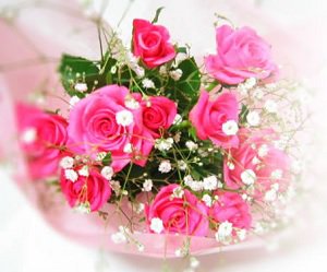 フェミニンなピンク色の薔薇の花束