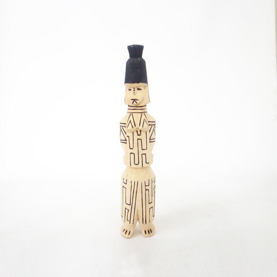  ブラジルの先住民族 カラジャ族 の木彫りの人形 