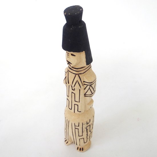  ブラジルの先住民族 カラジャ族 の木彫りの人形 