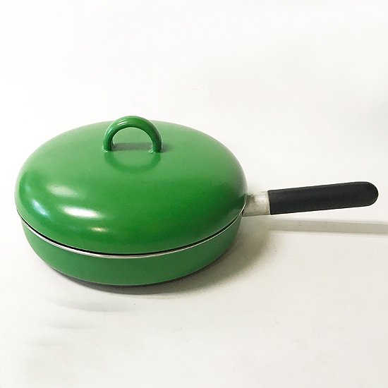 カール・オーボックデザインの琺瑯の蓋つきの鍋