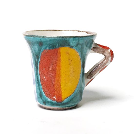 シチリアにある陶器工房 デシモーネ の小さなカップ