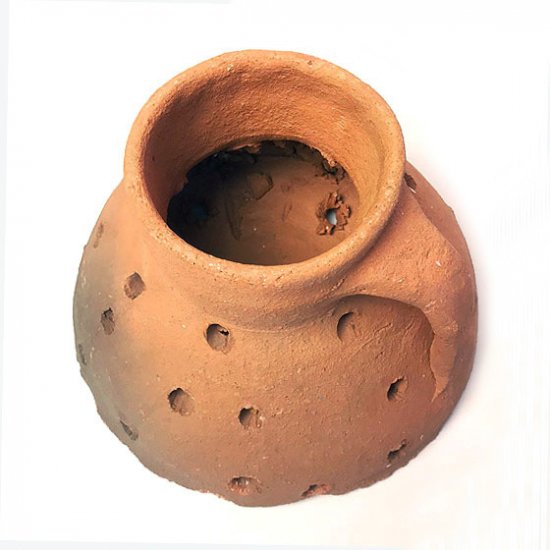 ヨーロッパの陶器 : 素焼きのベース(穴あき)