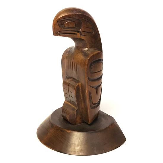 ネイティブアメリカンのアーティスト George Matilpi による彫刻作品