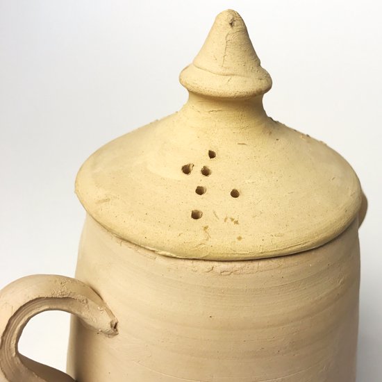 ヨーロッパの陶器 : 素焼きのカップ(蓋付き)