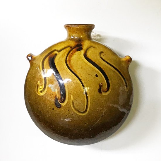 陶芸家 舩木研兒 によるスリップウェアの壁掛けの花器
