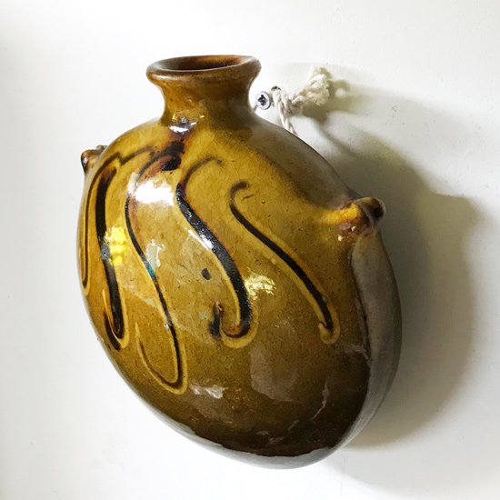  陶芸家 舩木研兒 によるスリップウェアの壁掛けの花器