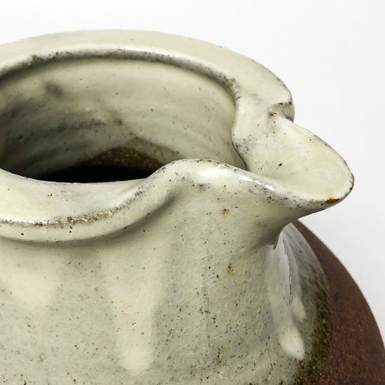  島根県布志名の陶芸家 舩木研兒 によるとても大きな白釉手付壺 