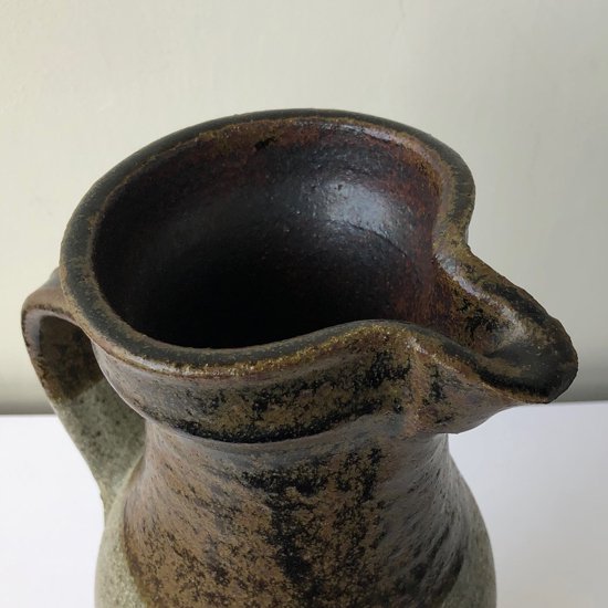  島根県布志名の陶芸家 舩木研兒 によるとても大きな淡鐵釉掛分手付壺 