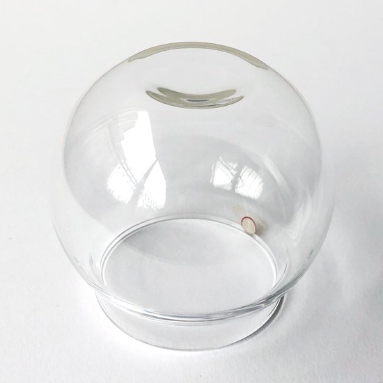 フィンランドのデザイナー Timo Sarpaneva が1956年にデザインをしたグラス「Aroma」