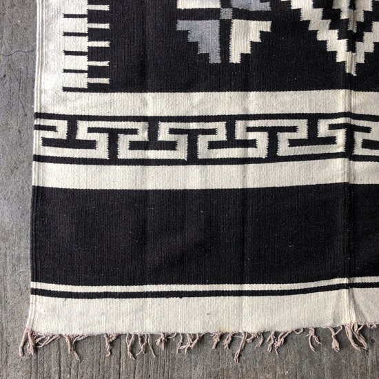 1970年代にメキシコのオアハカで織られたウール素材のラグ 