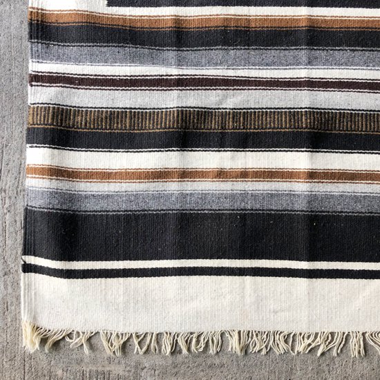 1970年代にメキシコのオアハカで織られたウール素材のラグ 