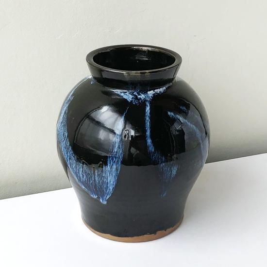 Vintage Japanese Folk Art: 黒釉掛分丸花瓶／牛ノ戸焼