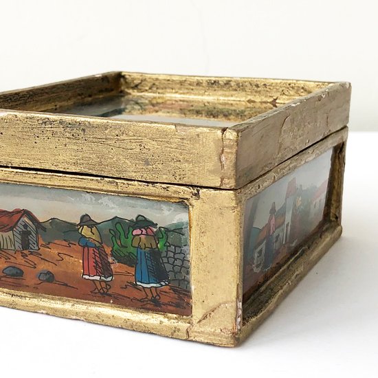 1970年代ペルーで作られた手描きの絵画が施された木箱