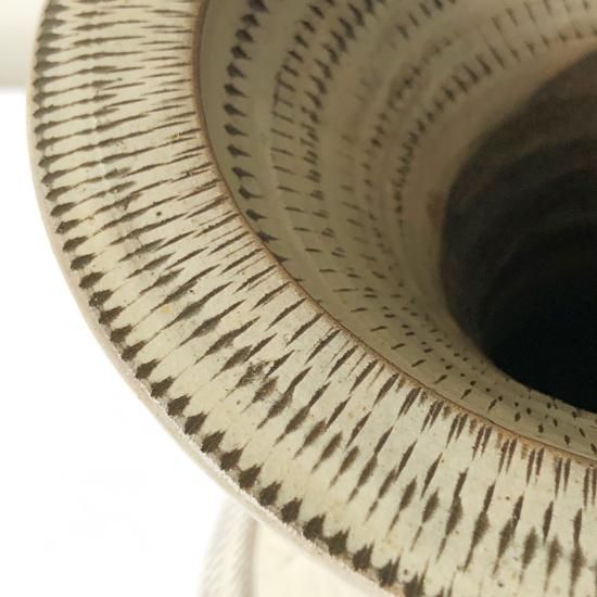 Vintage Japanese Folk Art: 白釉飛鉋花瓶 / 小鹿田焼(柳瀬晴夫)