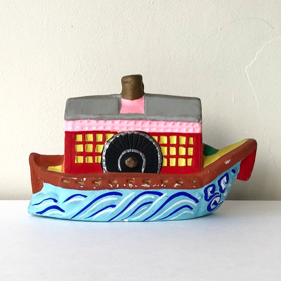  郷土玩具の中でも最も歴史があると言われている京都の伏見人形の古い蒸気船
