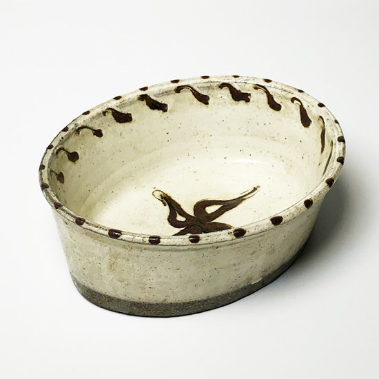  島根県布志名の陶芸家 舩木研兒 による白釉スリップ楕円鉢 