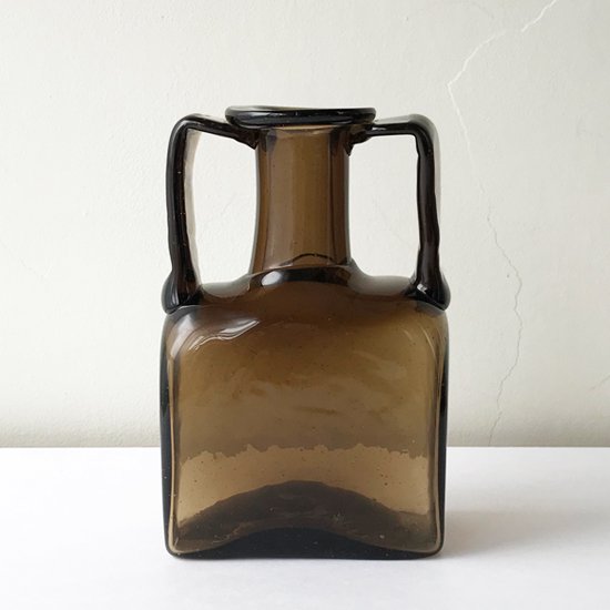  倉敷ガラスの古作、力強い造形の両手付瓶 