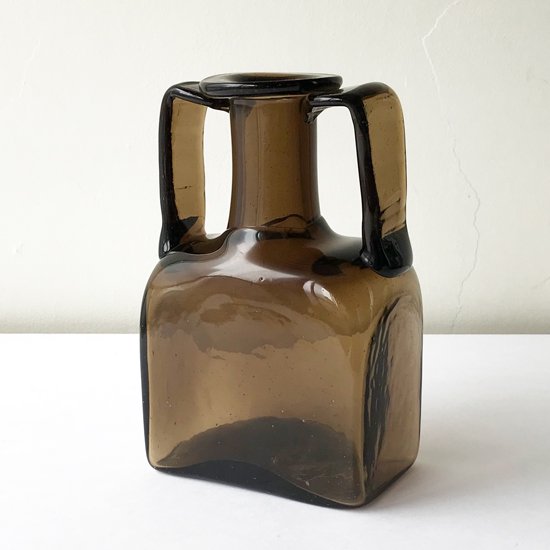  倉敷ガラスの古作、力強い造形の両手付瓶