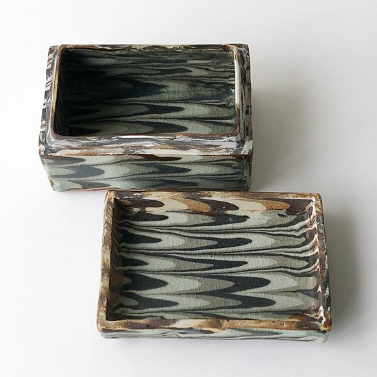 京都出身の陶芸家 上田恒次(1914-1987) による練上手の陶箱