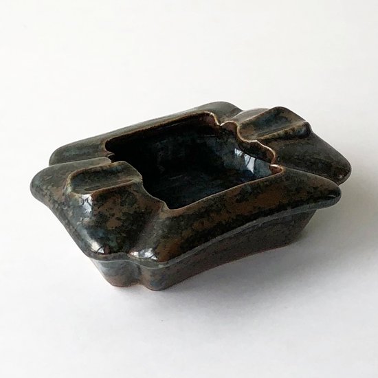 陶芸家 河井武一(1908-1990) による灰壺の古作