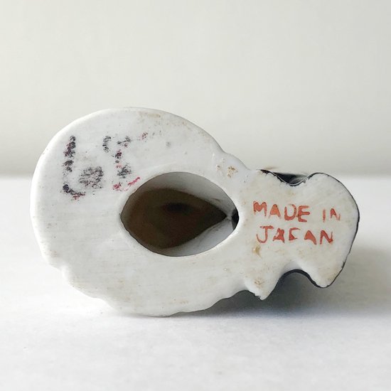  輸出用に日本で作られた陶器のフィギュア 
