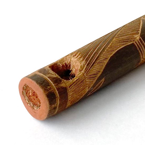  南米の先住民族のものと思われる木彫りの笛  