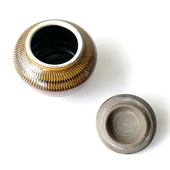  釉薬の質感やハリのあるかたちなど、作りの良い小鹿田焼の古い小壺 