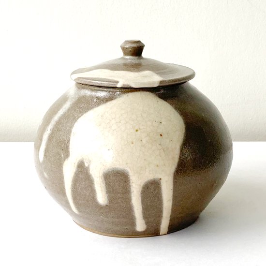 釉薬の質感やハリのあるかたちなど、作りの良い小鹿田焼の古い小壺  