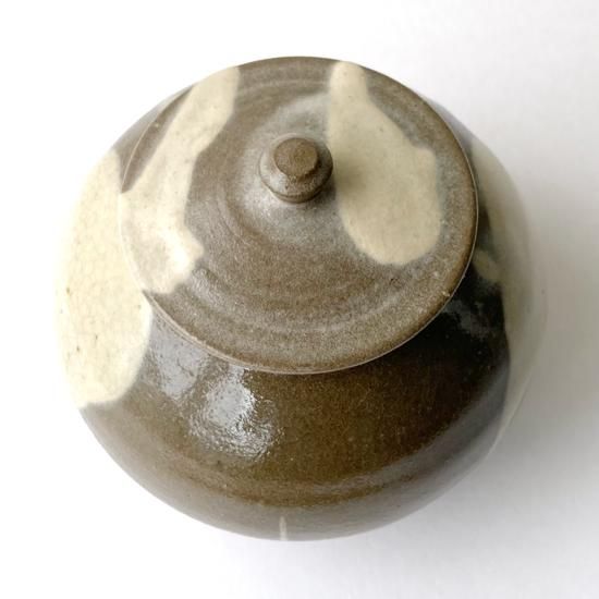 Vintage Japanese Folk Art: 白釉流掛蓋付小壺 / 小鹿田焼