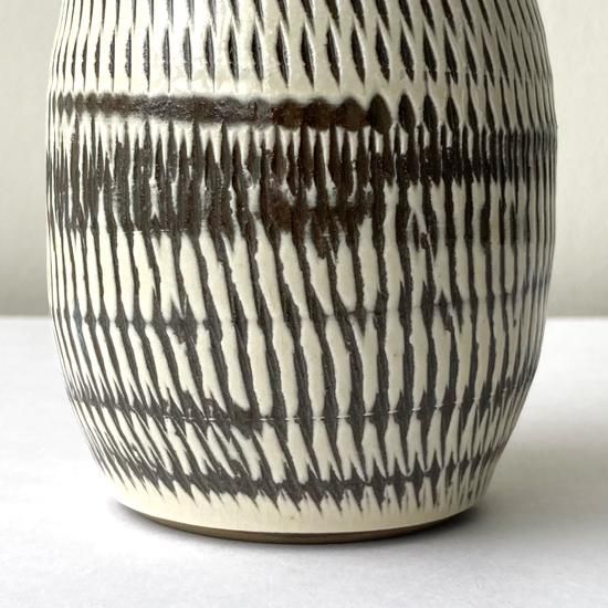 Vintage Japanese Folk Art: 白釉飛鉋徳利 / 小鹿田焼