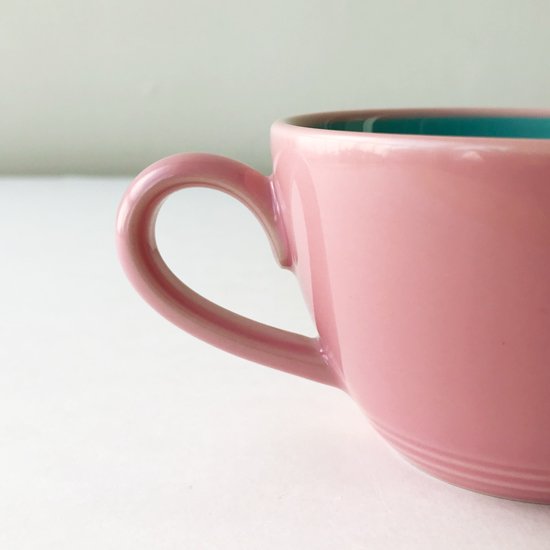  ポストモダンの影響がうかがえる、1980年代に作られていた日本製のカップ 