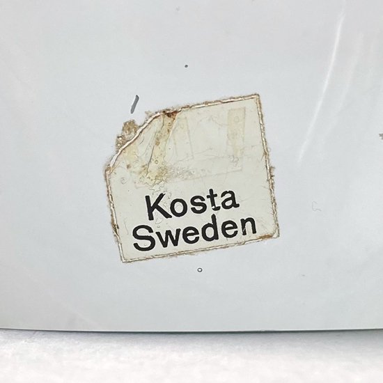 スウェーデンのガラスメーカー Kosta Boda で Vicke Lindstrand がデザインし製作された古いベース 