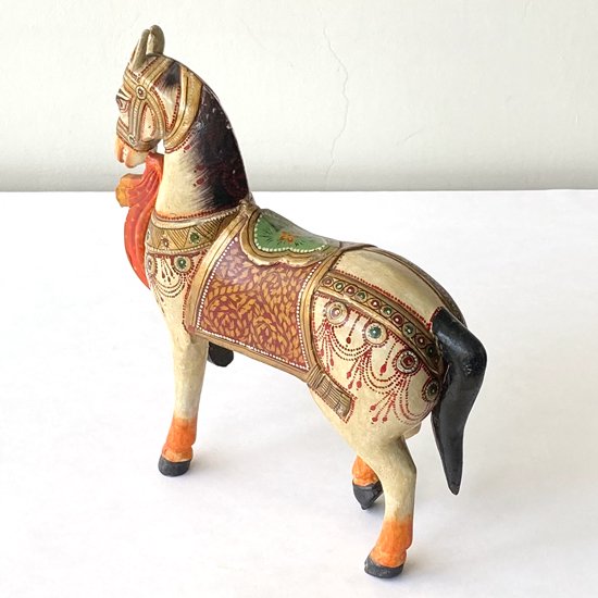  インドで製作された古い木彫りの馬のフィギュア 