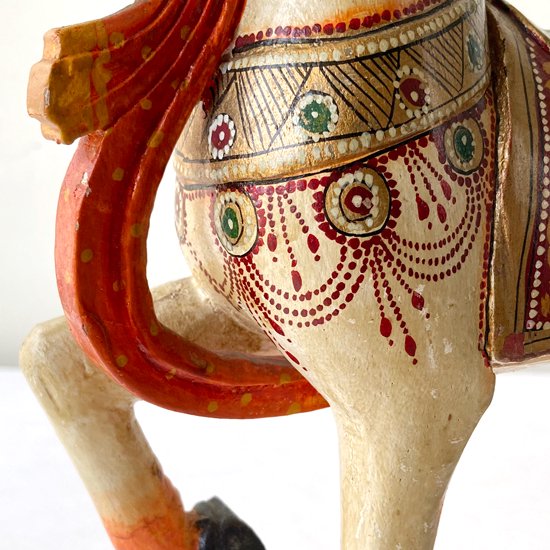  インドで製作された古い木彫りの馬のフィギュア 