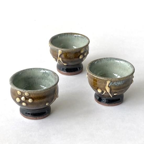 Vintage Japanese Folk Art: 飴釉筒描ぐい呑み / 武内晴二郎 Vintage Japanese Folk Art: 飴釉筒描ぐい呑み / 武内晴二郎