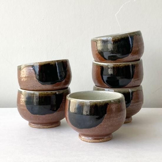 Vintage Japanese Folk Art: 黒丸紋茶器揃 / 出西窯