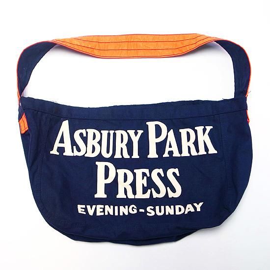 Vintage Accessories: Newspaper Bag - Swimsuit Department