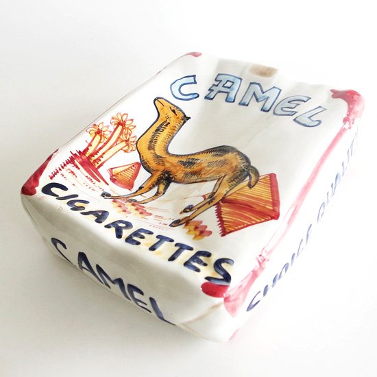  世界的に有名なタバコ『CAMEL』モチーフの陶器の灰皿