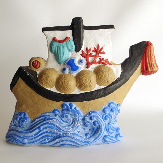  古い富山土人形、七福神の乗った宝船  