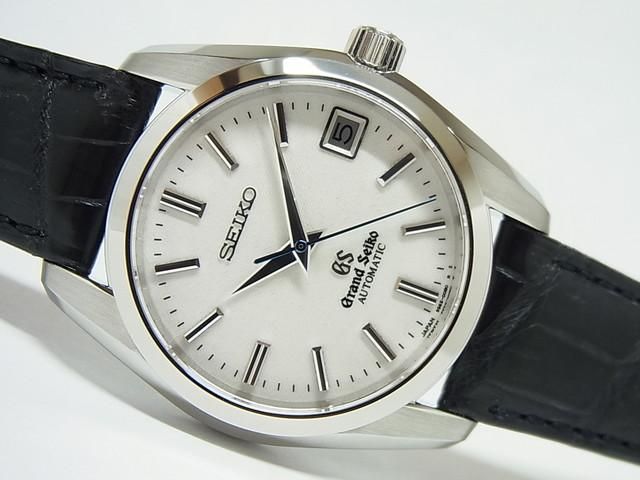 seiko メカニカル　自動巻　ホワイト文字盤シンプルで使いやすいです