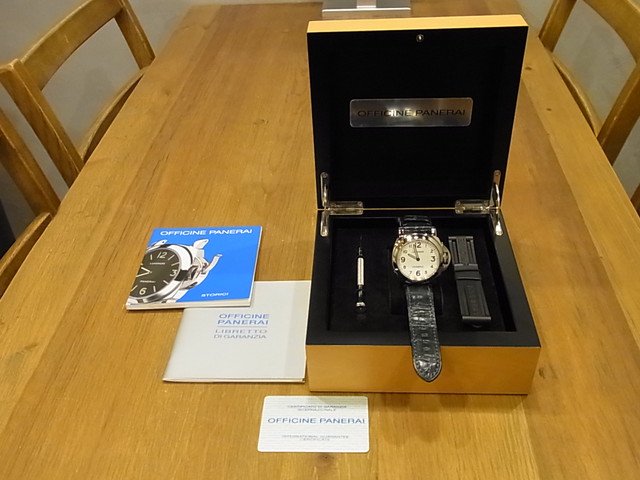 パネライ ルミノール・ベース ホワイト文字盤 PAM00114 - 腕時計専門店THE-TICKEN(ティッケン) オンラインショップ