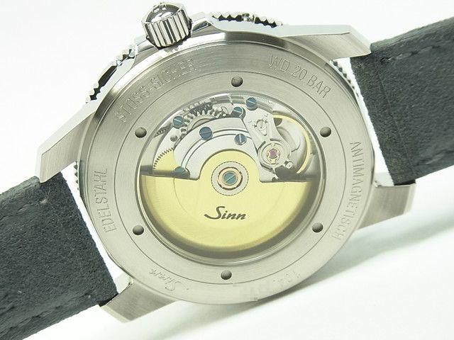 ジン 104.ST.SA.IA グレー文字盤 アルカンターラストラップ仕様