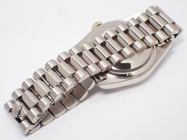 ロレックス デイデイト 18KWG 8P・2バケットダイヤ 18239A W番 - 腕時計専門店THE-TICKEN(ティッケン) オンラインショップ