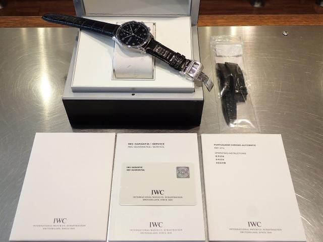 IWC クロノグラフ ブラックダイヤル 手巻き時計 この縦二つ目パイロットは、もうじき手に入らなくなります