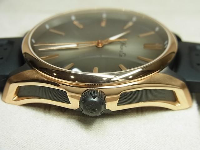 H.モーザー パイオニア・センターセコンド 18KRG＆チタン