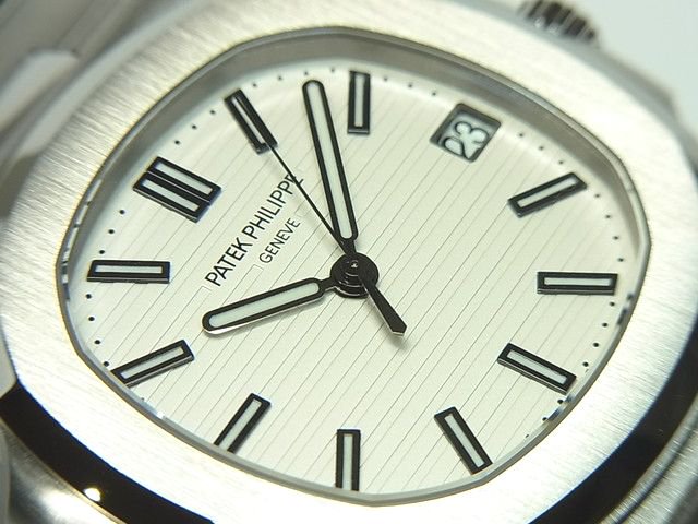 大流行中！ omeco・ノーチラスモデル・ホワイトダイヤル 腕時計 