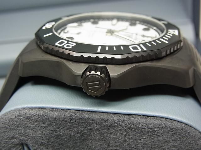 タグ・ホイヤー アクアレーサー プロフェッショナル300 ナイトダイバー