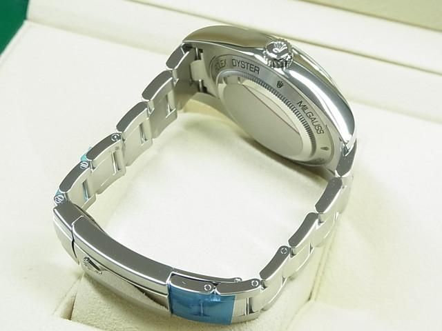 ロレックス ミルガウス ブラックダイヤル グリーンサファイア