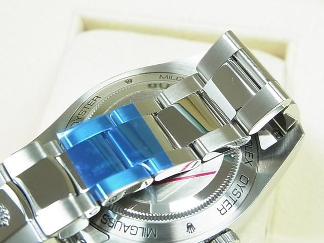 ロレックス ミルガウス ブラックダイヤル グリーンサファイア